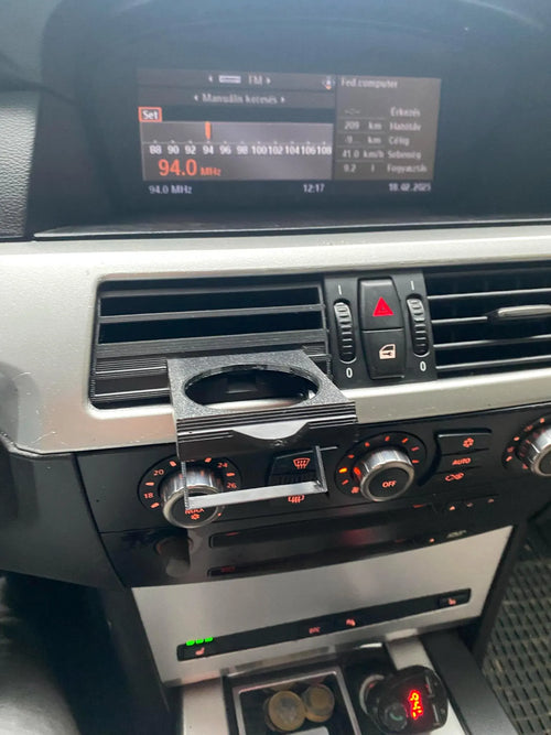 BMW E60 pohártartó szellőző rácsba